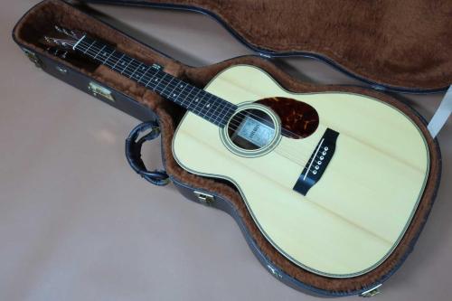 ASTURIAS OM Custom Jacaranda 50th Anniversary / Solid German Spruce Top・Solid Brazilian Rosewood Side and  Back・Prewar OM-28 Style・Herringb and Maple Binding・Ebony Fingerboard and Bridge・Long Saddle ・TOR-TIS U