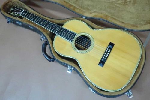 M.Suyama (巣山正弘）   00-45 Pre-WarType Custom / Slotted Head・Torch Inlay・Solid Spruce Top・Solid Jacaranda Side and Back・ Solid Abalone Top & Side & Back Trim・Snow flakes and Diamond and Cat’s Eyes Inlay 【With Hard Case】 