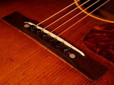 Gibson LG-1【1951年製 満74歳の貫禄のヴィンテージ 当店フルメンテナンス済 乾いた枯れた音色をご堪能下さい! 狙い目のヴィンテージギブソンです! 】解説試奏動画ご覧下さい。_12