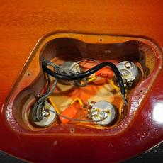 Gibson 1975 Les Paul Deluxe Cherry Sunburst_11