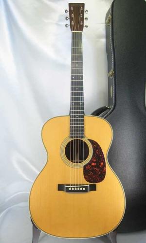 Martin CTM 000-28 Pre-War Style / Old Style Decal Logo・Solid Spruce Top・Solid Rosewood Side and Back・Herringbone・Diamond Inlay・Long Saddle・Nut Width 42.9mm【With Original Case】2005年製