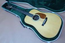 Martin HD-28 Custom Pre war Reissue / Spruce Top・Rosewood Side and Back・Old Decal Logo・Herringbone Trim and Ivoroid Binding・Diamond Inlay・Ebony Fingerboard・Long Saddle・Original Pick guard