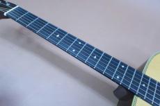 Martin HD-28 Custom Pre war Reissue / Spruce Top・Rosewood Side and Back・Old Decal Logo・Herringbone Trim and Ivoroid Binding・Diamond Inlay・Ebony Fingerboard・Long Saddle・Original Pick guard_8