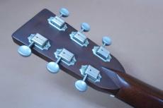 Martin HD-28 Custom Pre war Reissue / Spruce Top・Rosewood Side and Back・Old Decal Logo・Herringbone Trim and Ivoroid Binding・Diamond Inlay・Ebony Fingerboard・Long Saddle・Original Pick guard_9