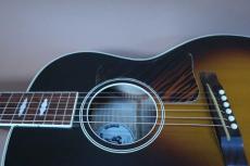 Gibson Custom Shop Nick Lucas RE-ISSUE / Script Logo・Original peg・Solid Spruce Top・Solid Figured Maple Side and Back・Rectangular Bridge and Long Saddle・Fire stripe Pick-guard【With Original Hard Case】1998年製_12