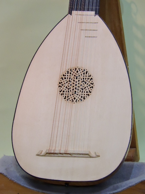 須賀 睦夫【Suga Mutsuo】 8コース ルネッサンス・リュート