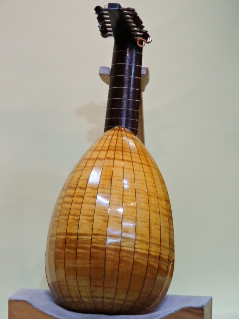 須賀 睦夫【Suga Mutsuo】 8コース ルネッサンス・リュート