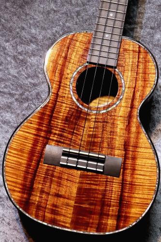 Kamaka 【USED】HF-3D2I 2022年製 【テナー】【PUあと付け搭載、極杢品】【池袋店在庫品】