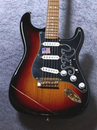 Fender Stevie Ray Vaughan Stratocaster / 3Tone Sunburst [#US23116856][3.65kg]