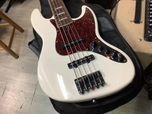 Sire Marcus Miller  V7 Alder 5st 2nd Generation  Antique White 