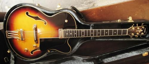 YAMAHA AEX1500 SUNBURST フルアコ　