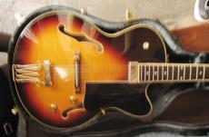 YAMAHA AEX1500 SUNBURST フルアコ　_2