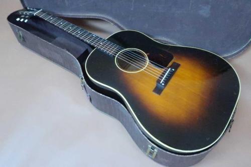 Gibson -45 / Taper Head・Traditional Logo・Spruce Top・Mahogany Side and Back・Jacaranda Fingerboard & Bridge・Normal  Bone Saddle・Small Tortoise Color Pick guard【With Original Chipboard Case 】1951年頃製