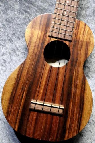 Kamaka 【USED】 2022年製 HF-1【ソプラノ】【華やか杢目】【美品中古品】【池袋店在庫品】