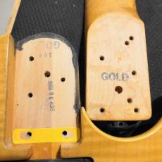 MUSIC MAN 1998 Axis Hardtail Trans Gold_10