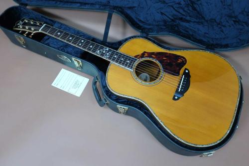 Terry's Casual TC-J7 Cherry / Head Abalone Trim・Top and Side and Back All Abalone Trim・Sakura Fubuki Inlay・Solid Spruce Top・Solid Option Honduras Rosewood Side and Back・Mahogany and Ebony 5P Neck【With T’sT Original 