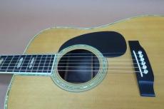 Martin D-45 / Vertical Logo・Solid Spruce Top・Solid Rosewood Side and Back・Solid Abalone Trim & Rosette・Hexagon Inlay・Solid Mahogany Neck and Square Rod・Ebony Fingerboard and Bridge・ Width at Nut 42.9mm 【With_12