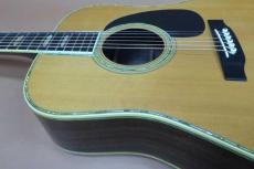 Martin D-45 / Vertical Logo・Solid Spruce Top・Solid Rosewood Side and Back・Solid Abalone Trim & Rosette・Hexagon Inlay・Solid Mahogany Neck and Square Rod・Ebony Fingerboard and Bridge・ Width at Nut 42.9mm 【With_13