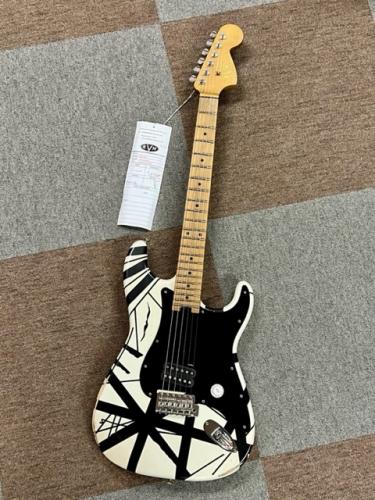 EVH Striped Series '78 Eruption White w/Black Stripes Relic