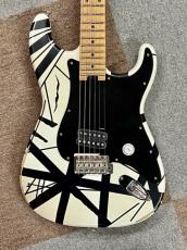 EVH Striped Series '78 Eruption White w/Black Stripes Relic_2