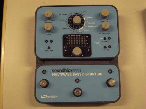 SOURCE AUDIO SA141 MULTIWAVE BASS DISTORTION