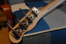Honky Tonk Guitars ”Wayne" Blue Flower_4