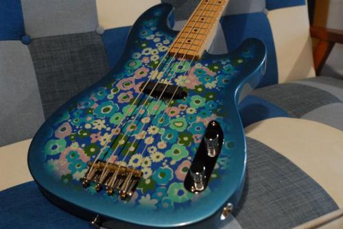 Honky Tonk Guitars ”Wayne" Blue Flower