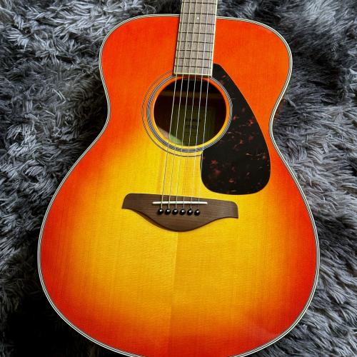 YAMAHA FS820 AB  (Autumn Burst) 【定番ビギナー向けアコギ】【通販限定 クリップチューナー/ピック サービス!】